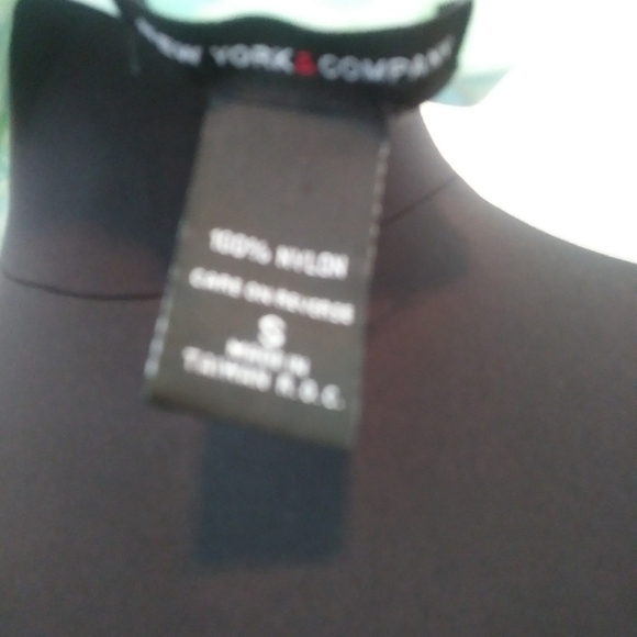 New York & Co Split V Sleeveless Blouse, Turquoise Multi, Size Small - Picture 4 of 5